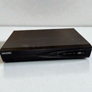 Hikvision Network Video Recorder DS-7604NI-E1/4P-1T
